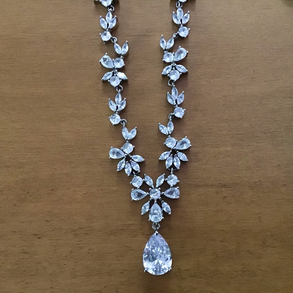 Rhinestone Jewelry Set **NWOT** - Picture 2 of 5